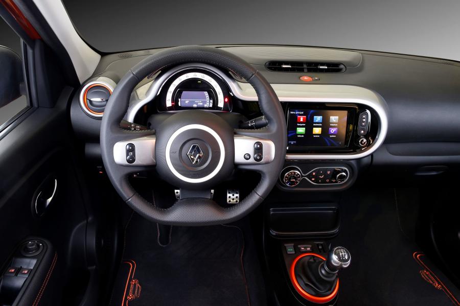 Панель приборов Renault Twingo GT 2016 года  (фото 22 из 49)